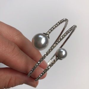 NWOT Silver Pearl and Rhinestone Bracelet